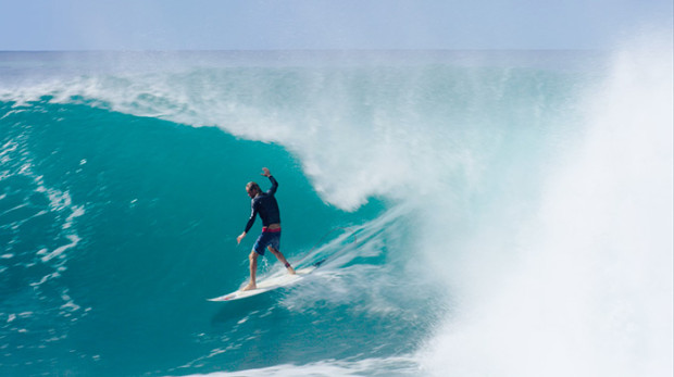 gavin-beschen-barrel-volcom-surf-maui-surfing-hawaii-volcom-boardshorts