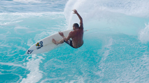 tai-vandyke-volcom-surf-maui-surfing-hawaii-volcom-boardshorts