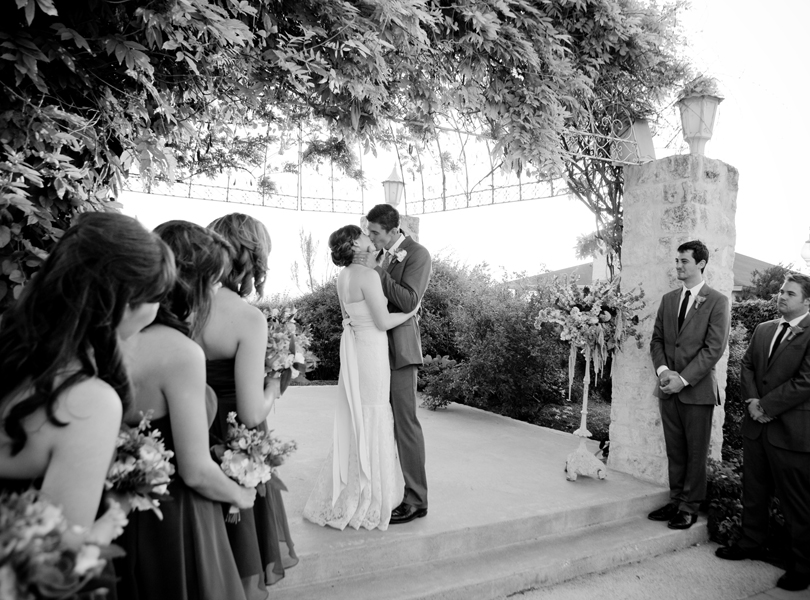 first kiss, Vintage Villas wedding, Verbena Floral Design, bride, groom