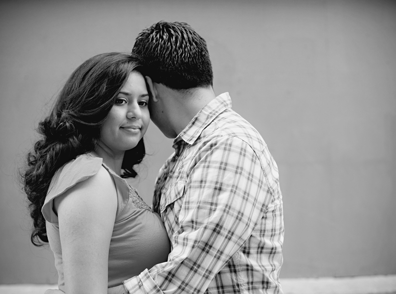 UT campus engagement session, austin engagement photographer, black and white photo, hispanic couple