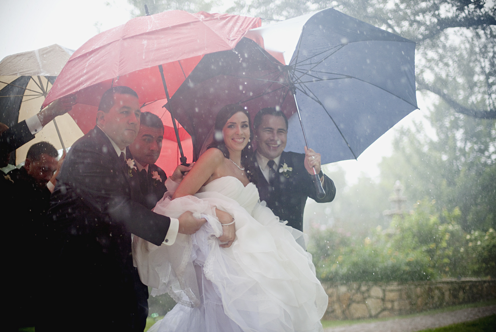 Just Married, rainy weather, wedding dress, umbrellas, inclement weather, rain, red, bride, smile, happy, relief