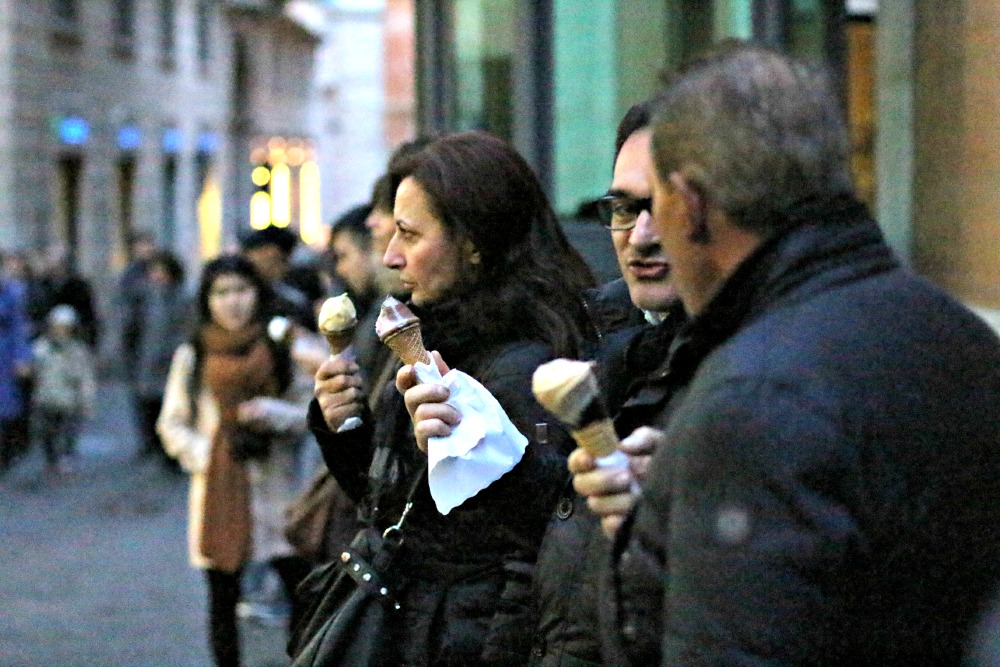 gelato eaters