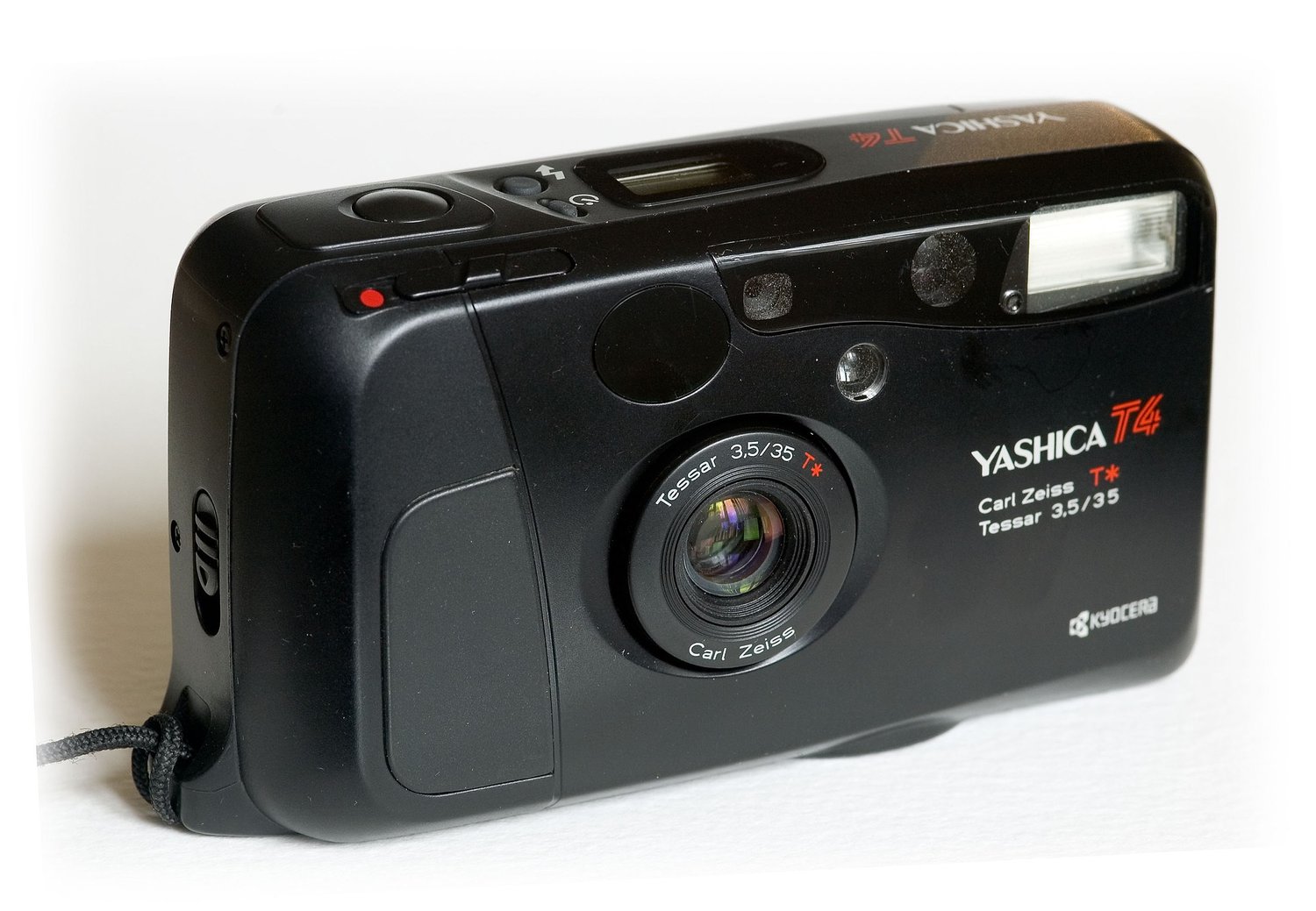 The Camera That Changed Analog Photography - The Yashica T4<br