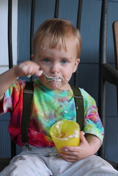 toddler eating eton mess