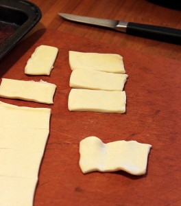 cut puff pastry for buffalo wellingtons