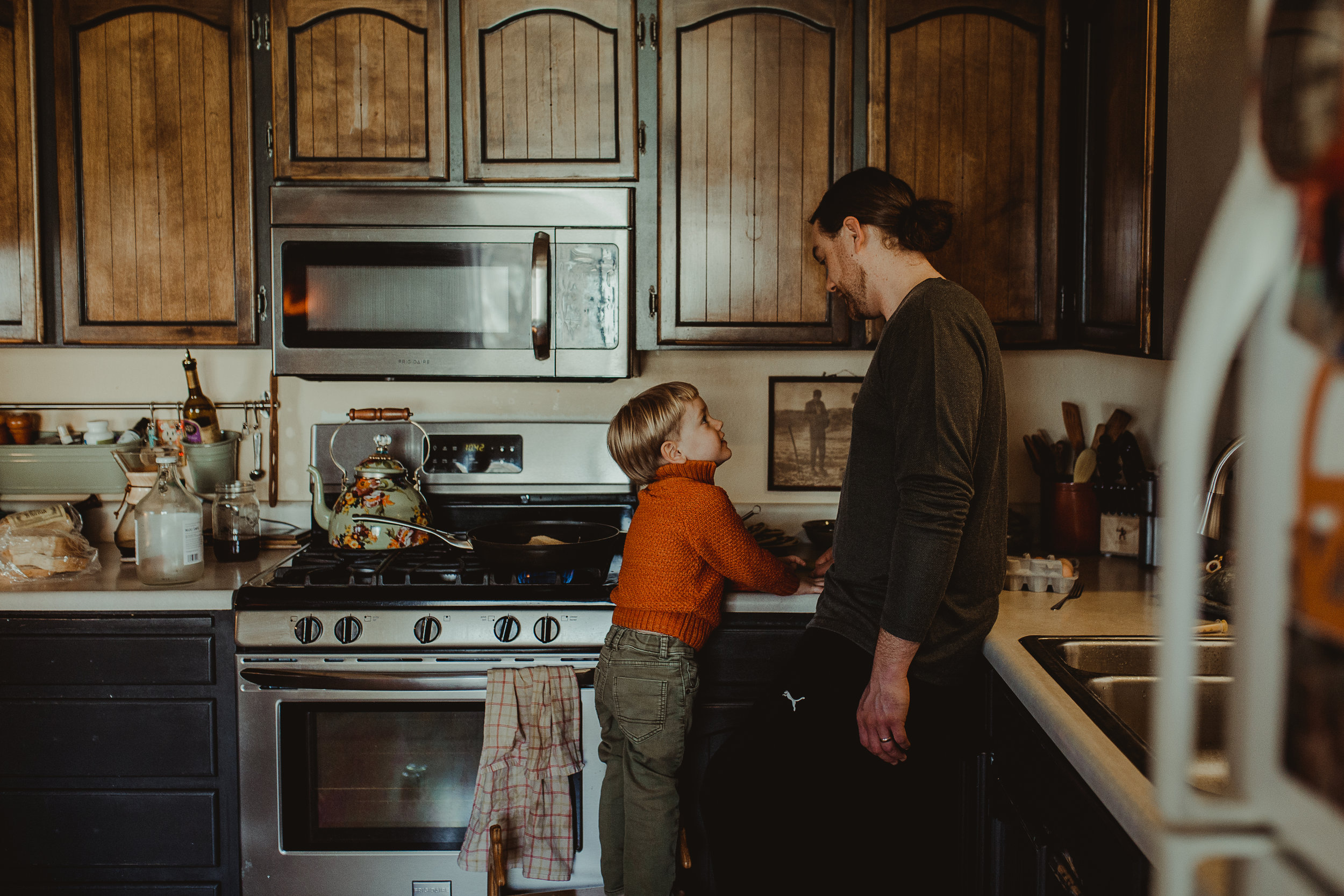  Dad and toddler making breakfast 
