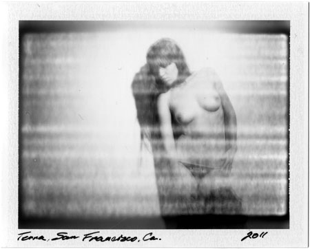 Black and White Polaroid #p20110806_04 / Untitled Nude