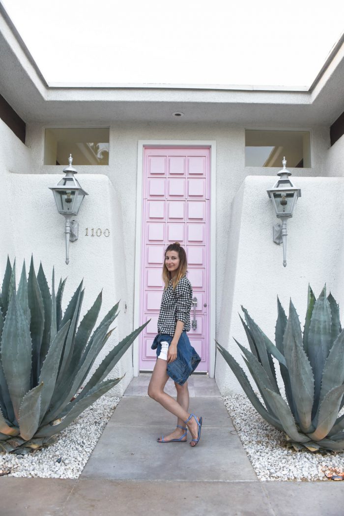 palm-springs-iconic-pink-door-fashionblogger-01-2