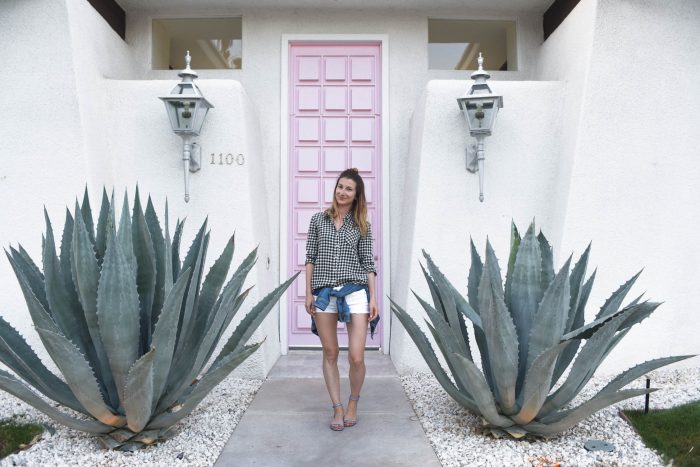 palm-springs-iconic-pink-door-fashionblogger-03-2
