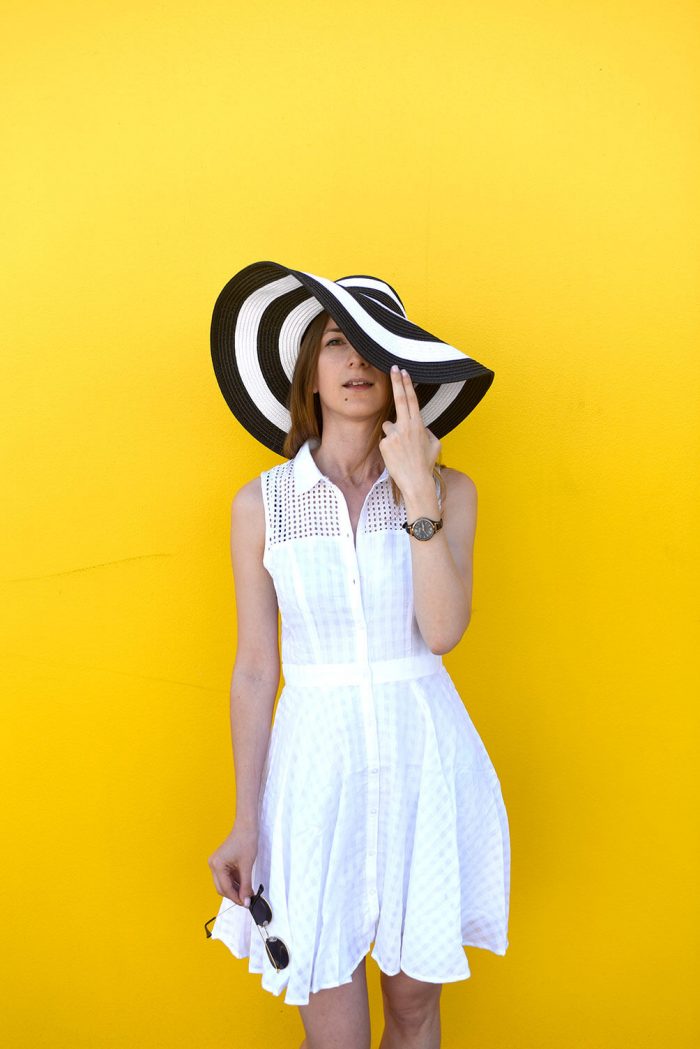 panda-easy-summer-outfit-white-sundress-straw-hat-05