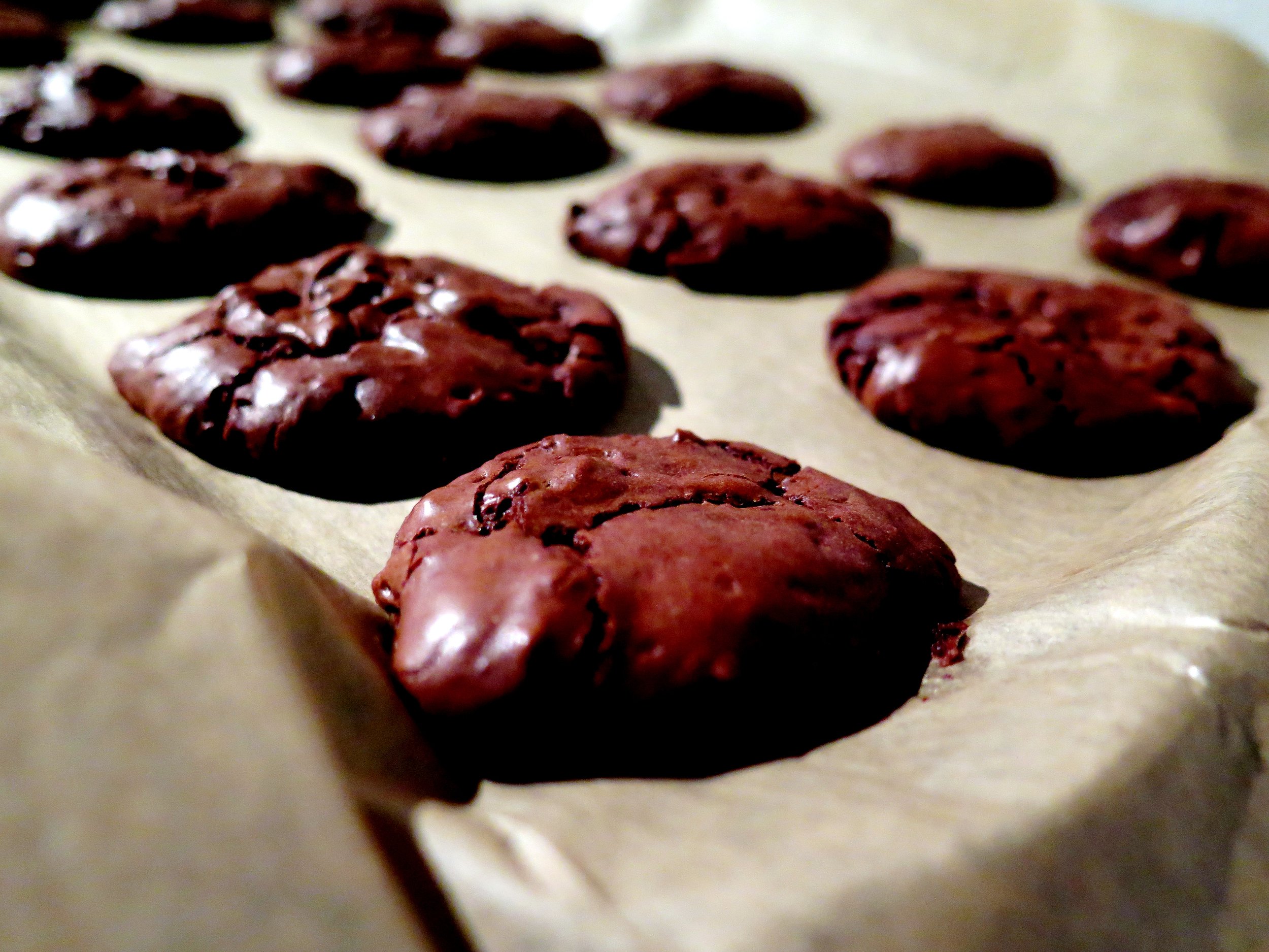 Salted caramel-filled chewy chocolate brownie cookies
