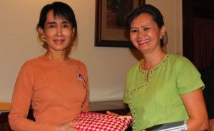 Mu Sochua meets Aung San Suu Kyi