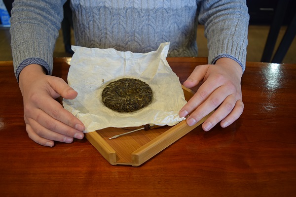 unwraped puer tea before it isbrewed gongfu style