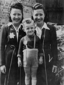 Simone, Diana, and Arie in the Ghetto 1941