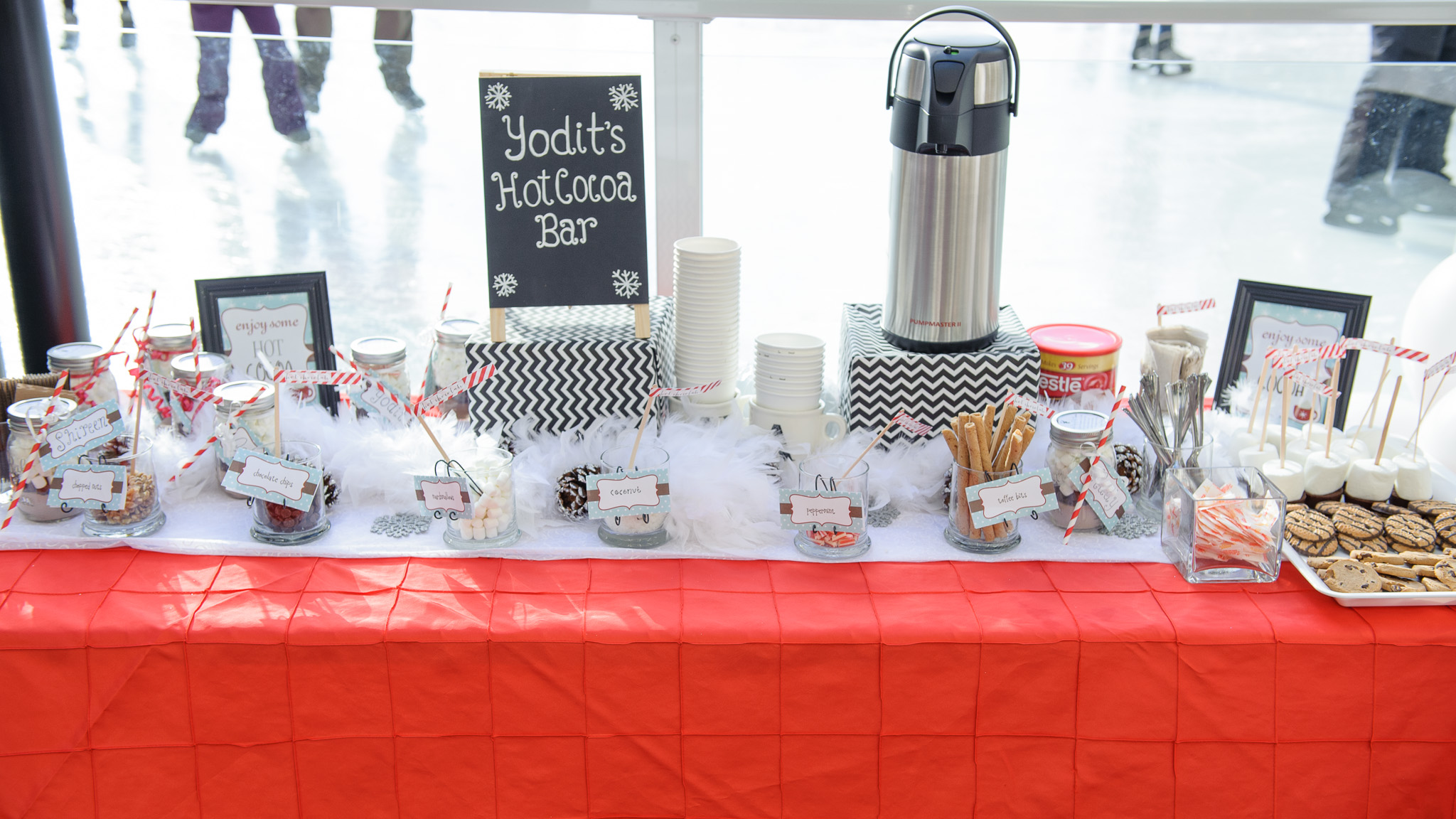 How to Host a DIY Hot Cocoa Bar - to have + to host
