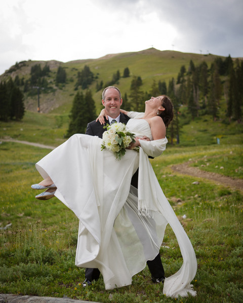   { Real Mountain Wedding } Jessica + David: Black Mountain Lodge // Joe Kusumoto Photography, Joe Kusumoto, Arapahoe Basin, Colorado, A-Basin, The Basin, The Beach, Beachin' at the basin