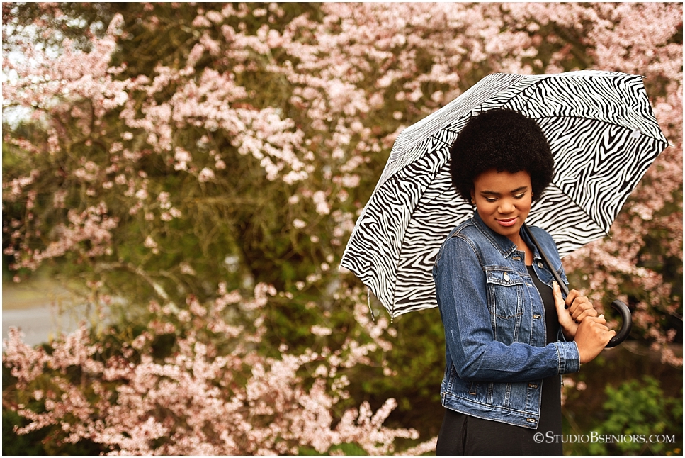 Best professional senior pictures of African American girl with pretty afro and jean jacket_0271.jpg