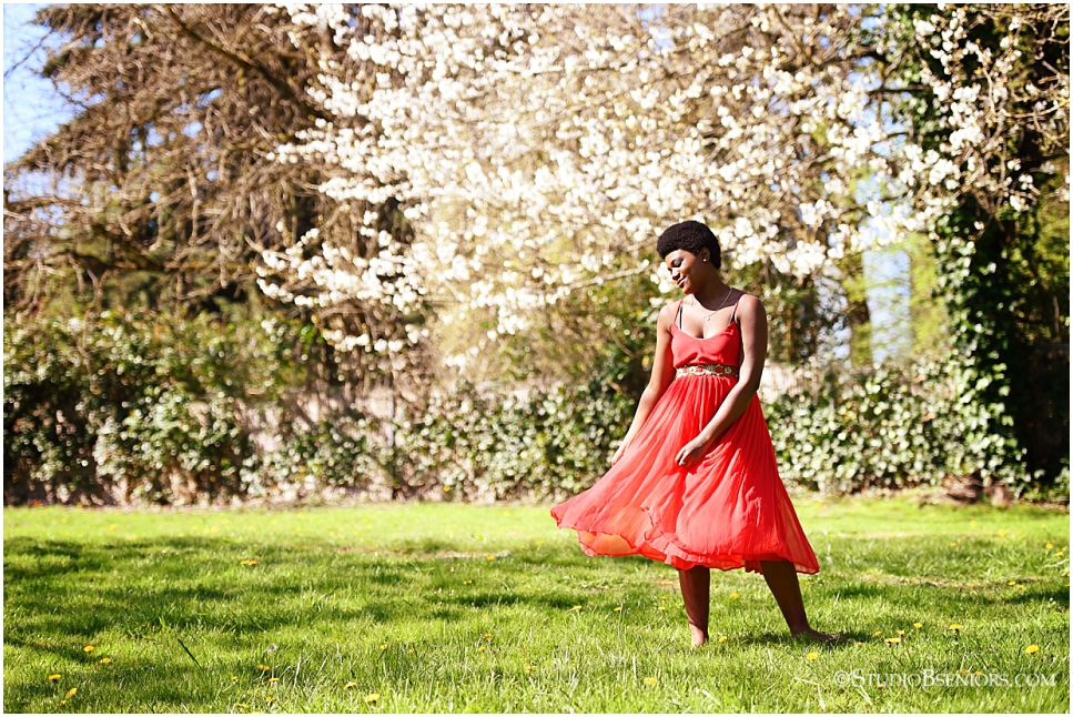 Beautiful Spring Senior Pictures in the cherry blossoms at Studio B in Seattle_0278.jpg