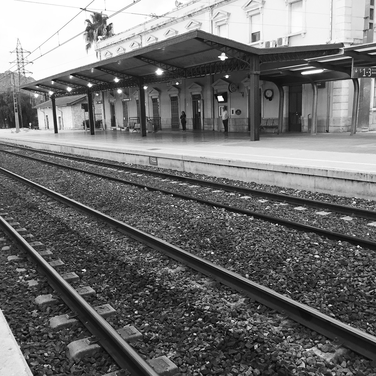railway-station-1007167_1280