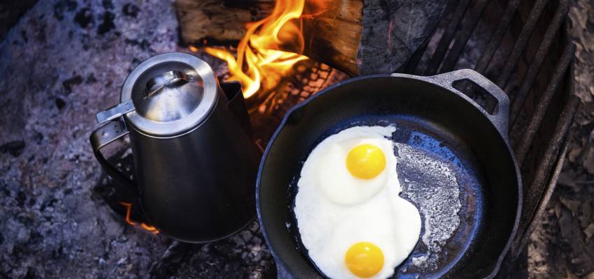 coffee-and-eggs-on-fire-850x400
