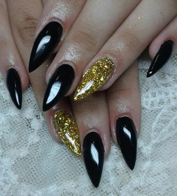 black-gold-nail-designs-600x663