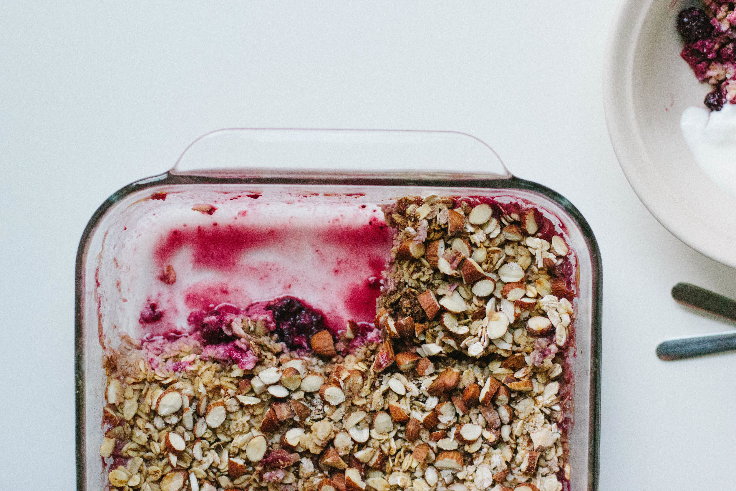 nutmeg and pear | maple-sweetened mixed berry baked oatmeal (gf+dairy free)