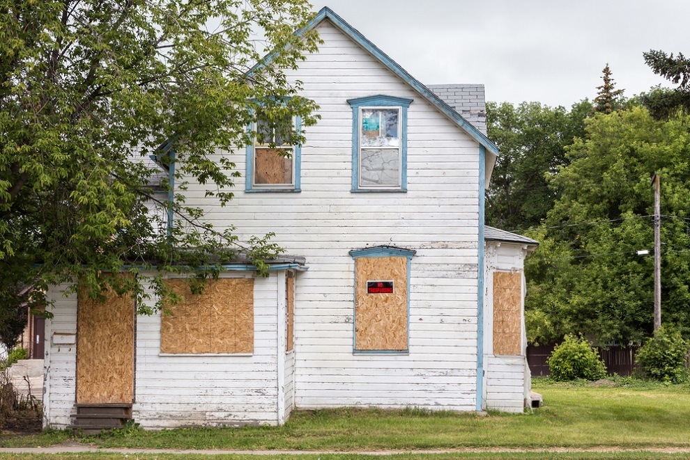 What You Should Know Before Buying a Fixer-Upper Home