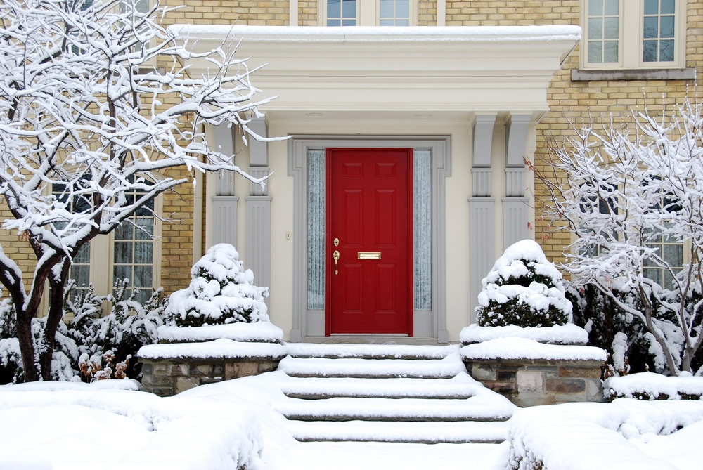 Improving Your Home’s Curb Appeal During the Winter