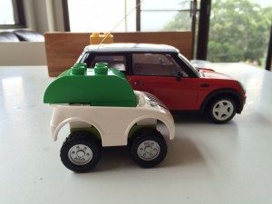 Side-on view of a (roughly) scale Apple Car model to the Mini Cooper. Note, having owned a Mini Cooper, the seating is quite low. It will be difficult to push much below the 1.4m height of the Mini Cooper, unless the driver’s position is reclined steeply.