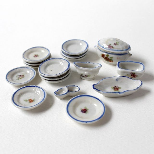 my grandmother's dollhouse porcelain tableware from 1920's - paperiaarre.com