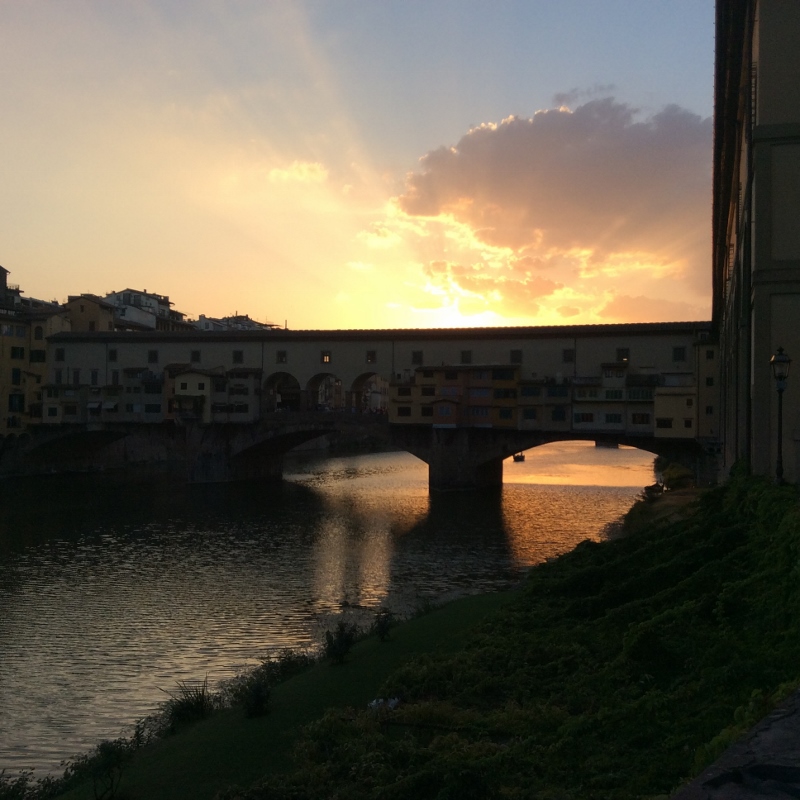Sunset at Ponte Vecchio, Florence - paperiaarre.com