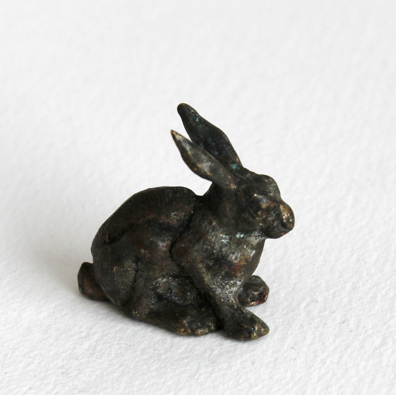 a brass bunny found in Florence, Italy / paperiaarre.com