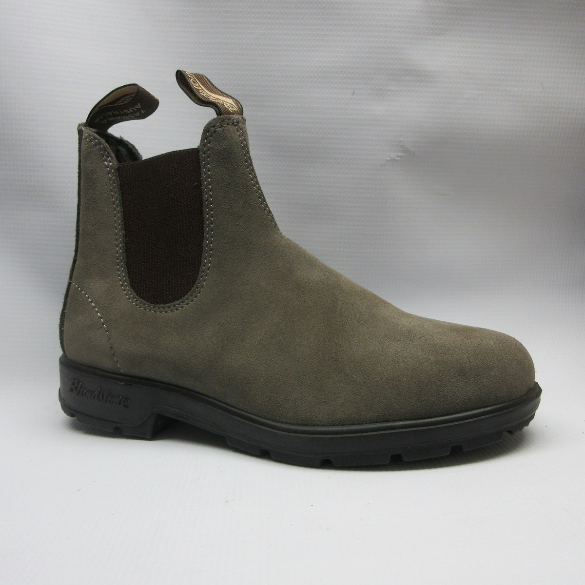 blundstone suede boots