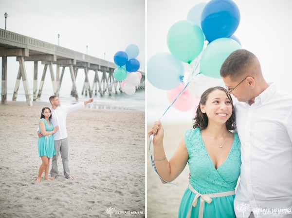 engagement photos with balloons