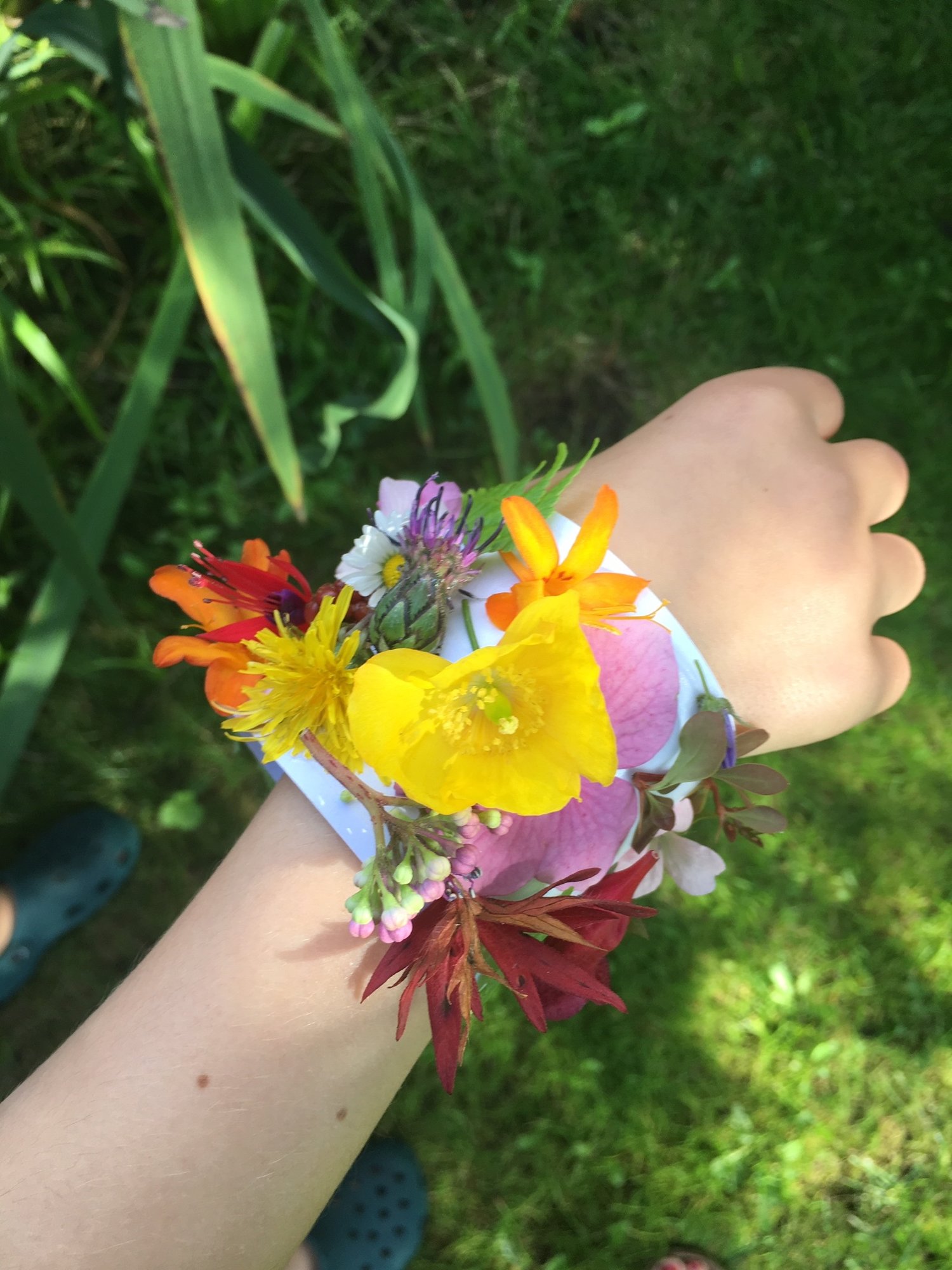 Make your own nature bracelet - Mud & Bloom