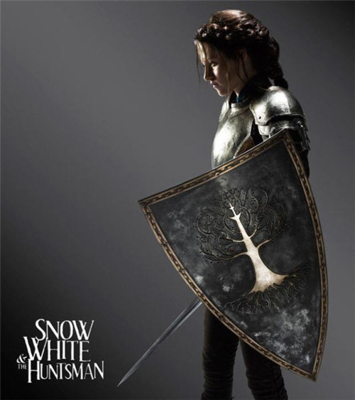This image shows actress Kristen Stewart in her role as Snow White in "Snow White and the Huntsman"
