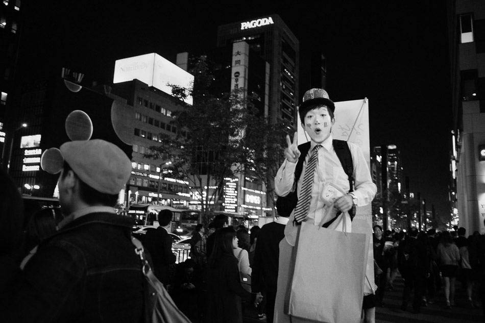 On Gangnam Road, Seoul.
