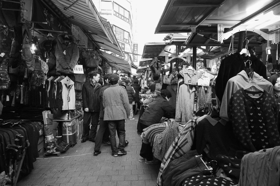Many people come to Namdaemun market to buy clothes
