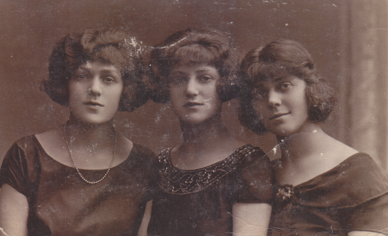 Amelia Harris (centre) in the 1920s with her sisters Ray (left) and Rose (Right)