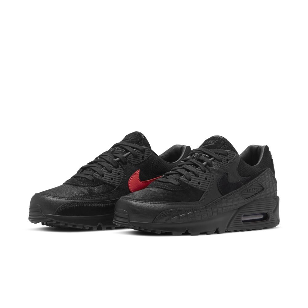 Nike Air Max 90 in Black/Infrared 