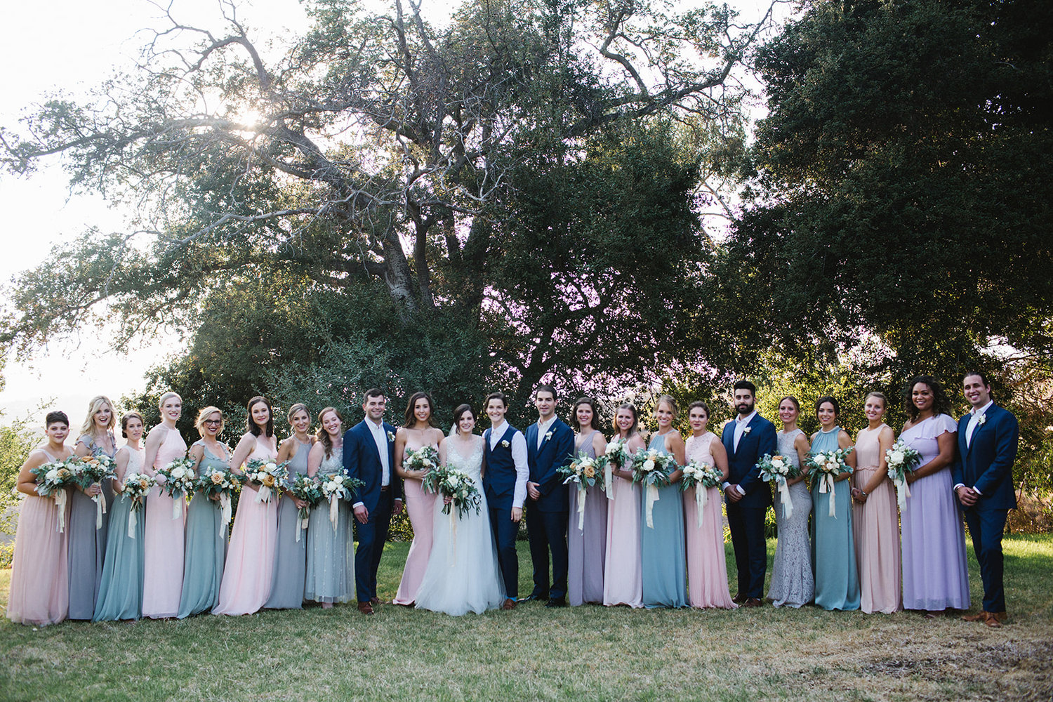http://static1.squarespace.com/static/58fa6bb7be6594c3e63d4f2c/t/5bde469170a6addc771ee4bd/1541293725763/Large_Bridal_Party_Attire?format=1500w