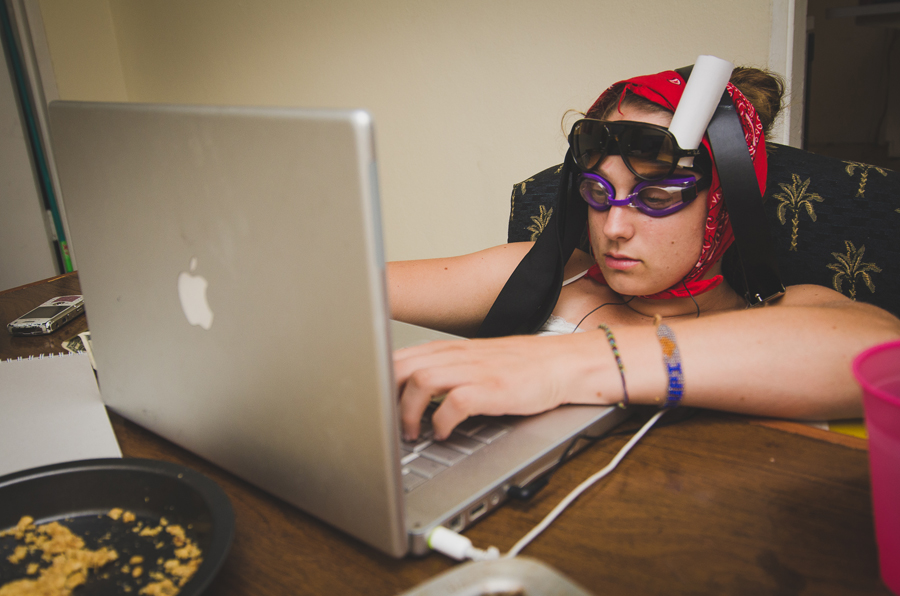 girl-goggles-internet-computer-funny