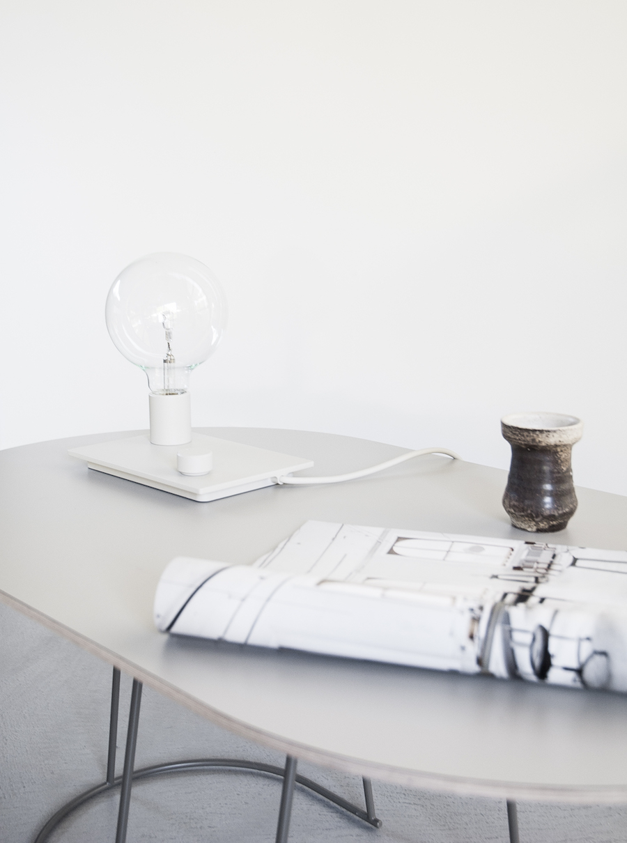 Ontbering Slordig zwart muuto control table lamp — april and may