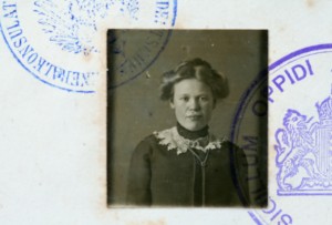 1915 Girl