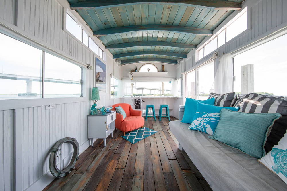   Stay on a houseboat  in South Carolina 