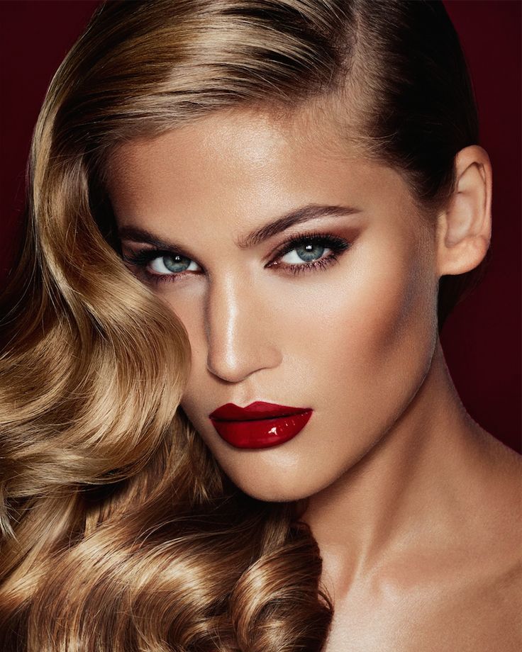 Glossy Red Lipstick :: House of Valentina