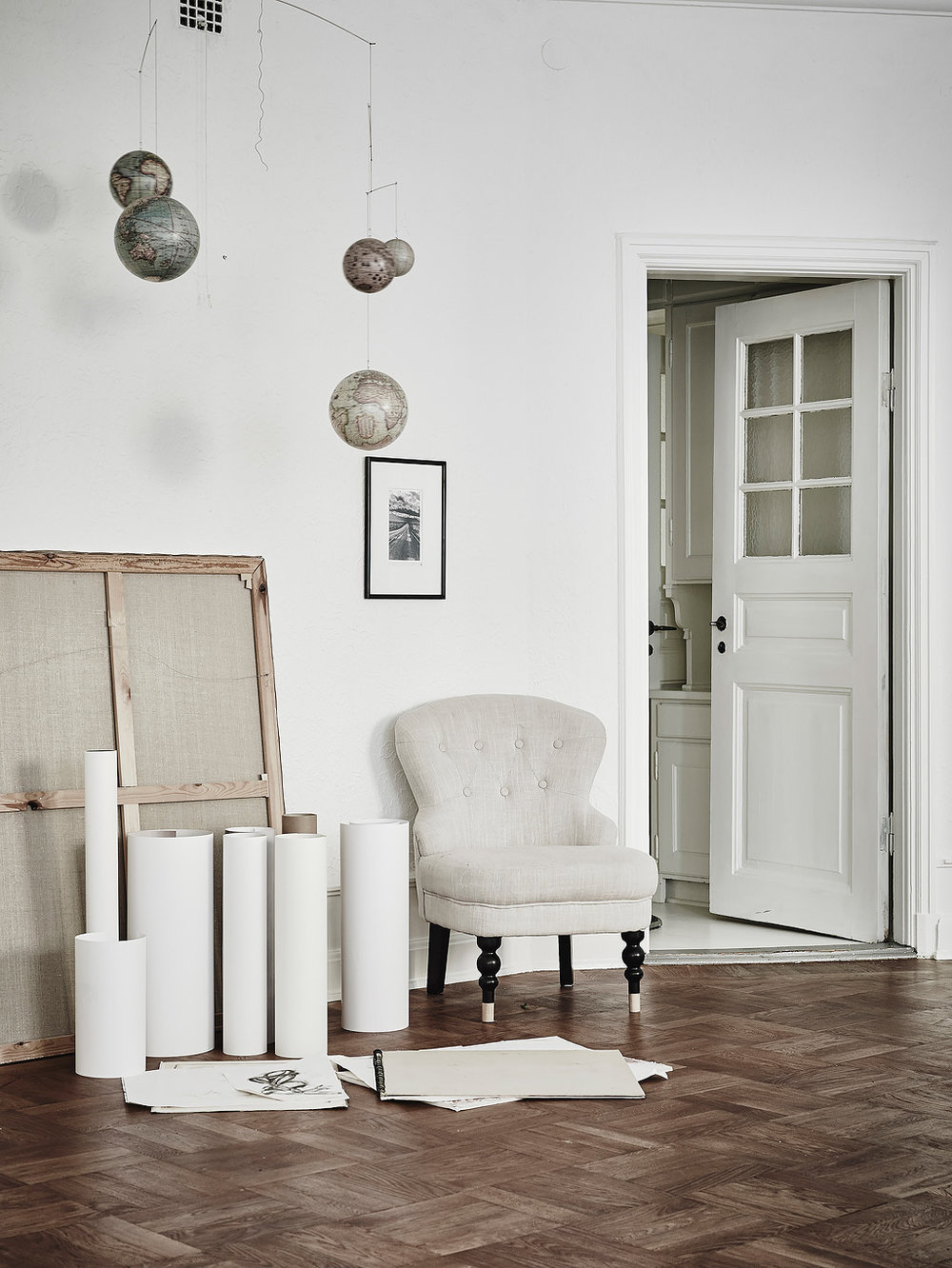 Elegant and White Scandinavian Corner :: House of Valentina