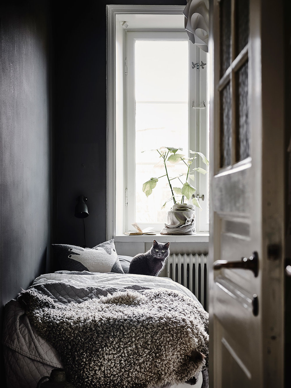 Black + Cozy Bedroom :: House of Valentina