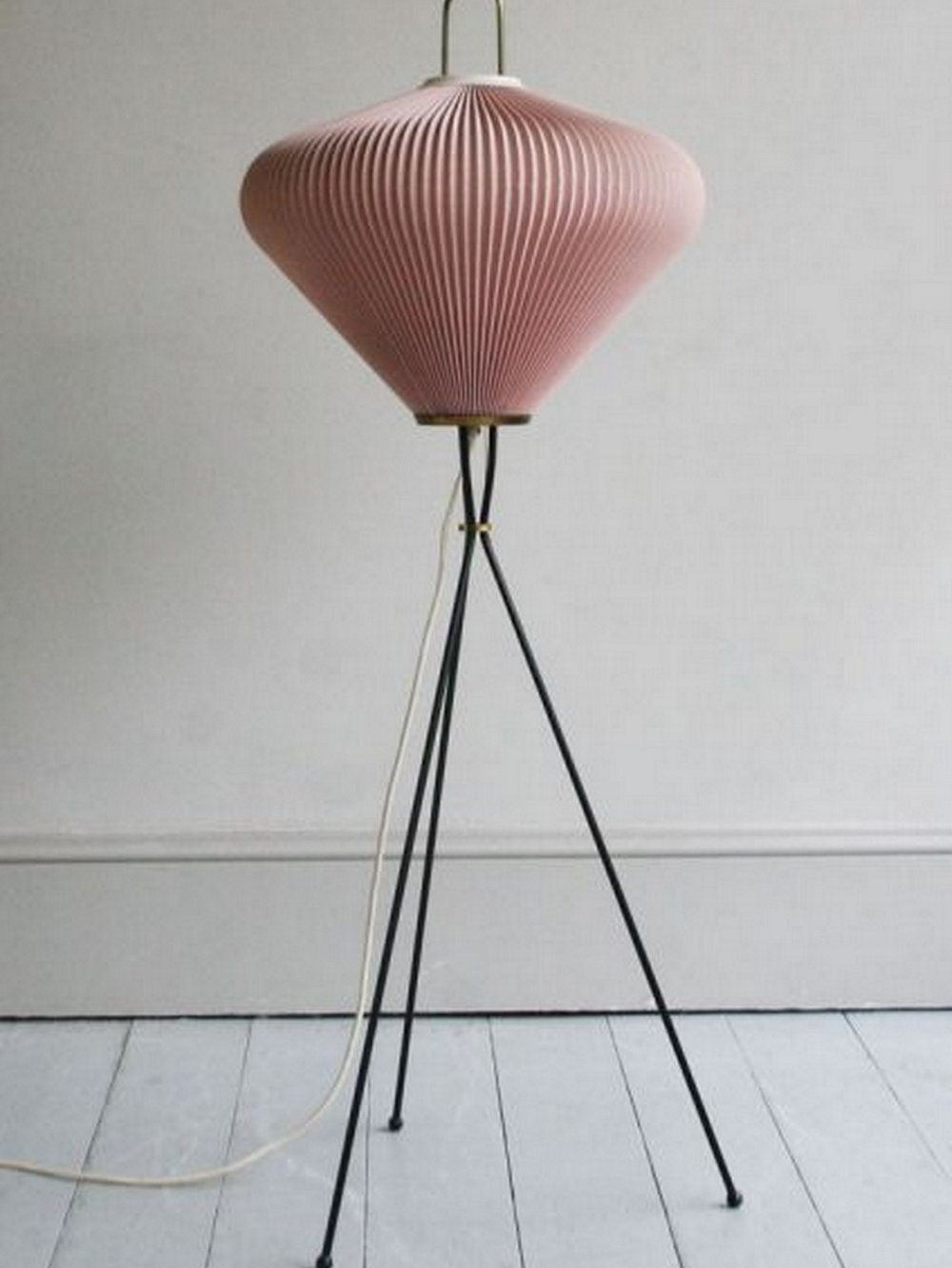 Pink Vintage Lamp :: House of Valentina