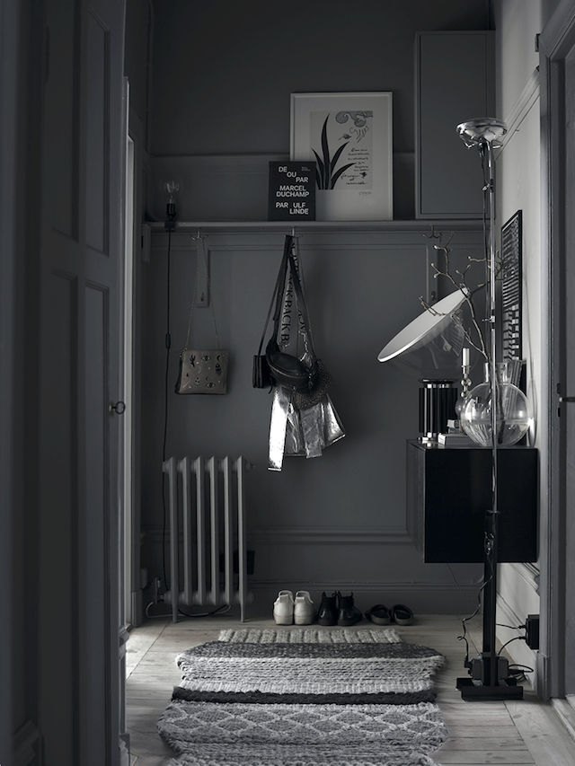all-grey-entryway-in-lotta-agatons-home
